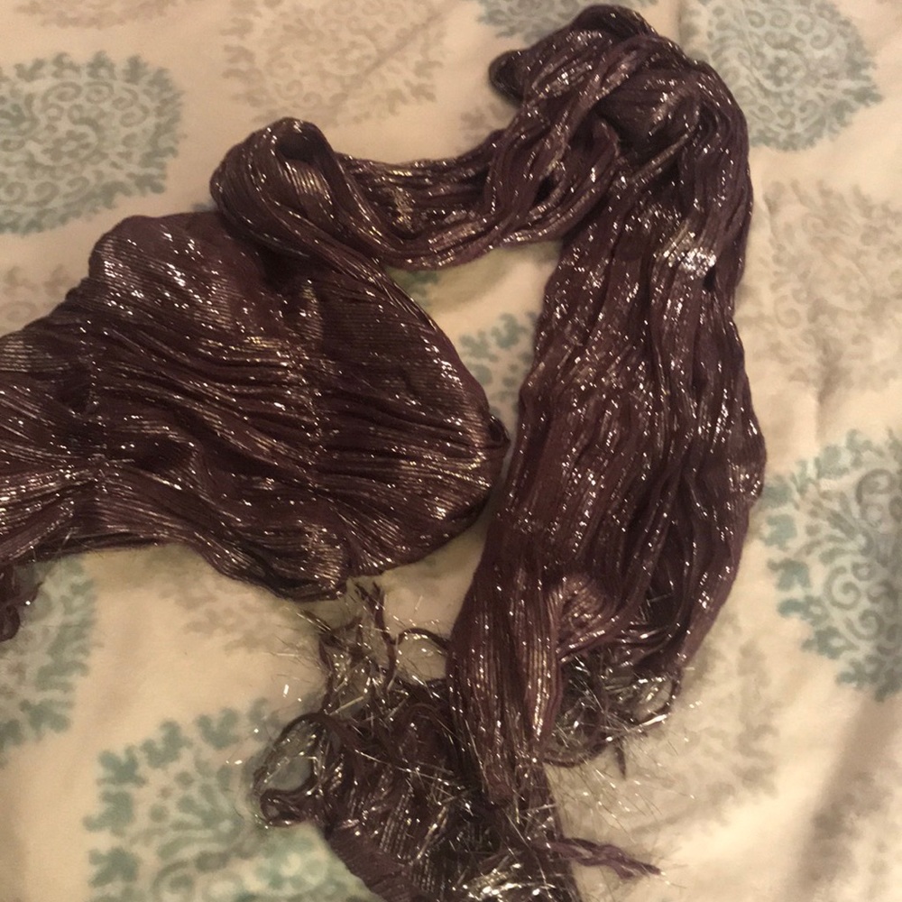 Pretty shinny scarf!